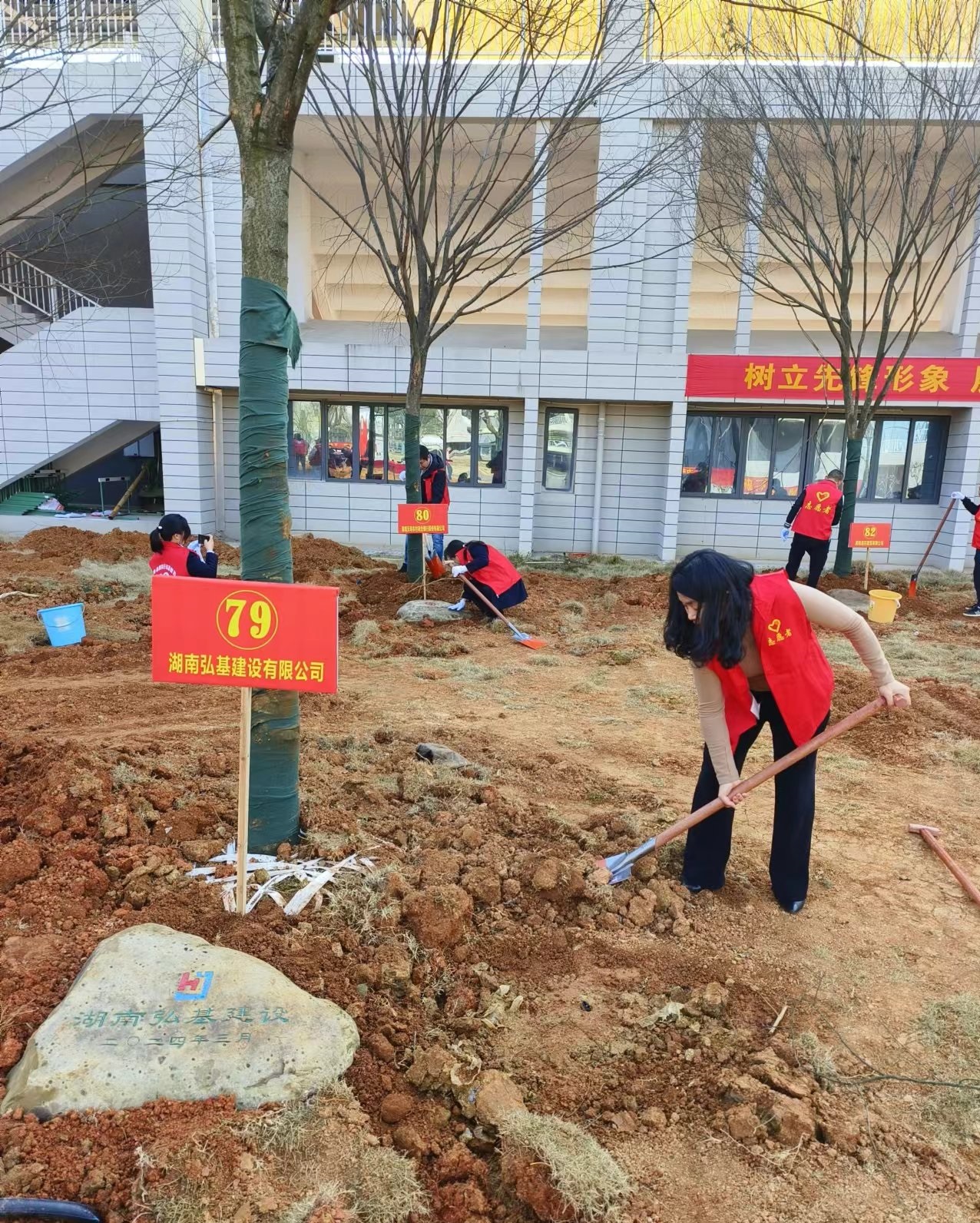 绿意倾城,春满大地。(图1) 微信图片_20240315145857.jpg